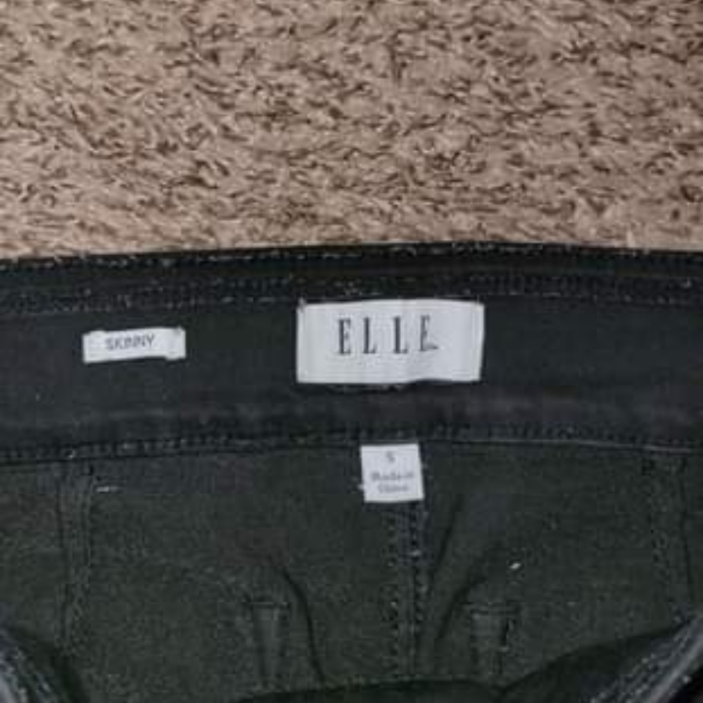 ELLE Jans - Picture 3 of 3